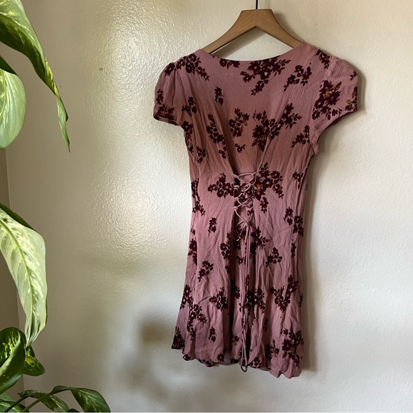 Lulus | Amaryllis Mauve Pink Floral Print Button Front Mini Dress - Picture 6 of 8